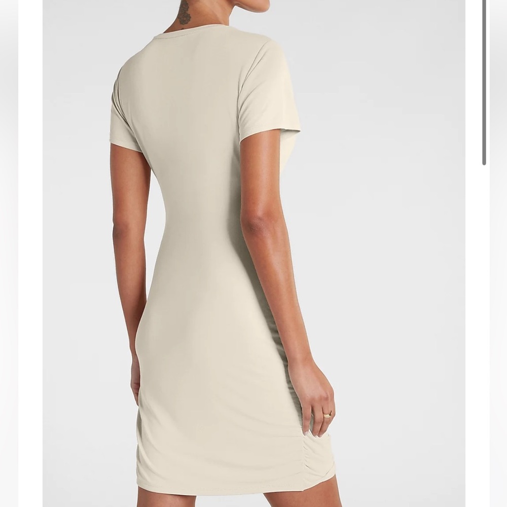 Express dress - Picture 2 of 8